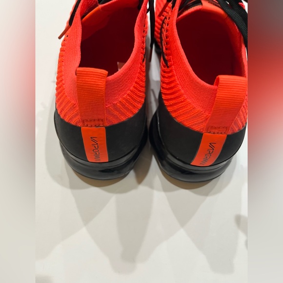 Nike Air Red Vapormax Sneakers in Flash Crimson Sz. 11 - Picture 6 of 8